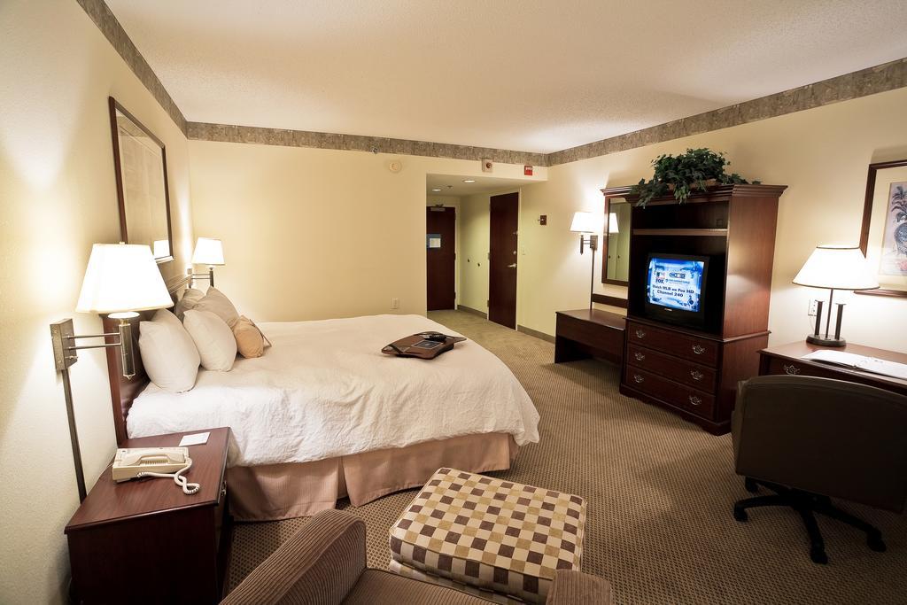 Hampton Inn & Suites Charlotte Arrowood Rd Exteriér fotografie