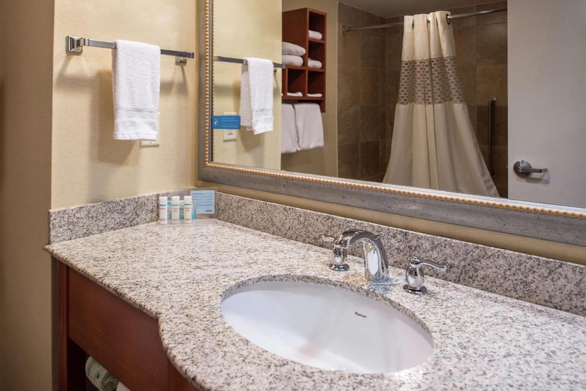Hampton Inn & Suites Charlotte Arrowood Rd Exteriér fotografie